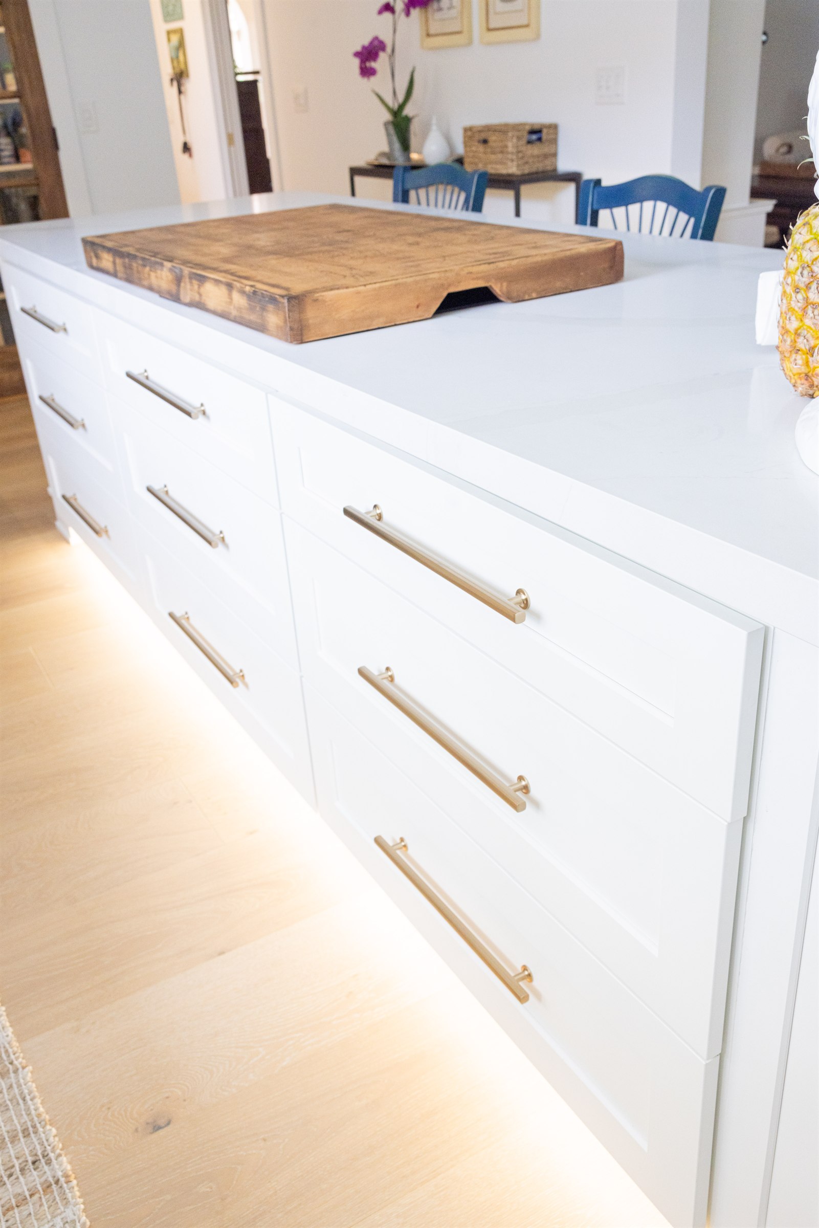 Island corner detail with a rustic wood cutting board and pineapple accent